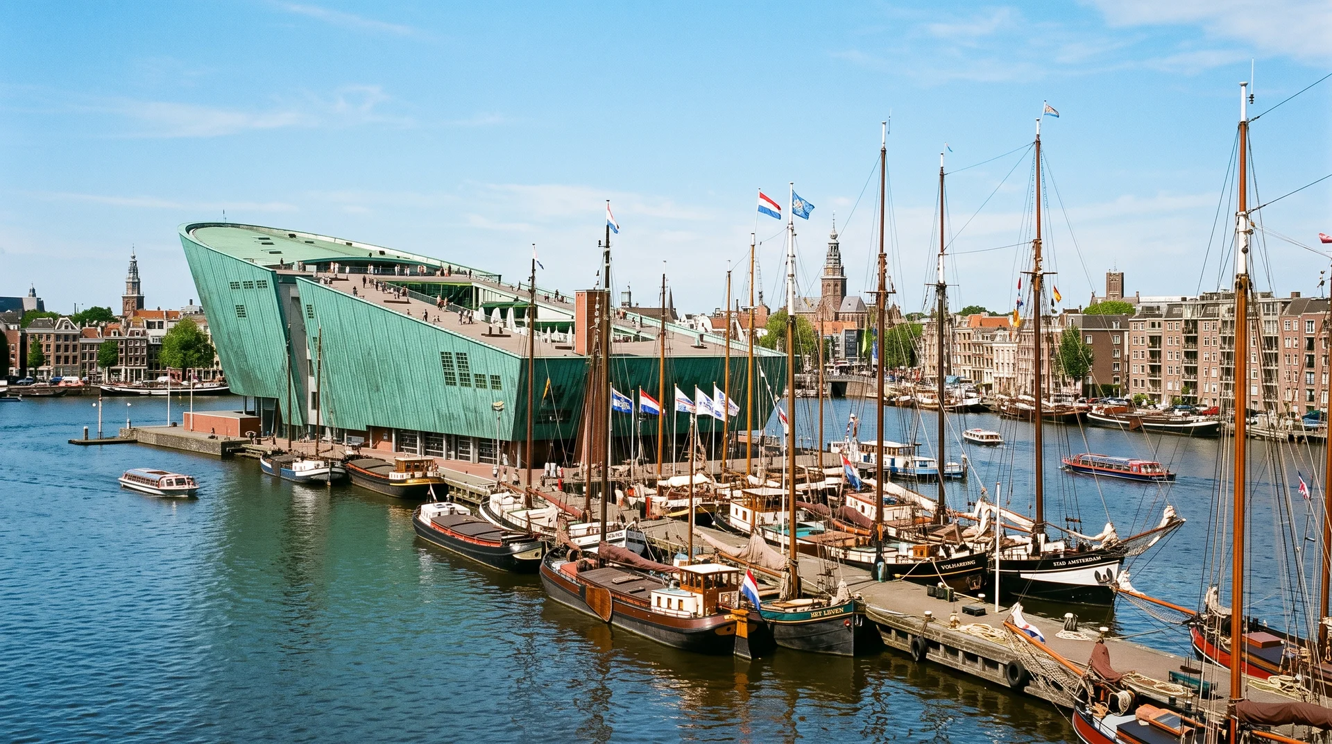 Le NEMO Science Museum : le musée où les enfants ont enfin le droit de tout toucher - Amsterdam